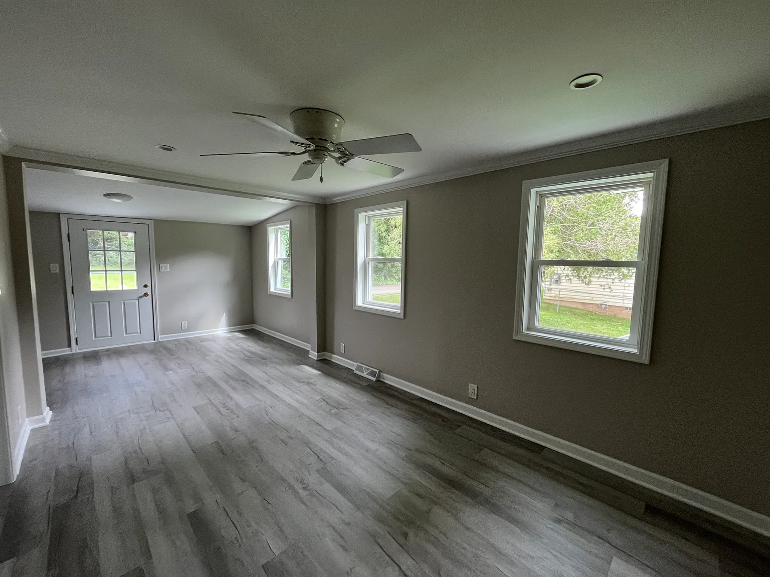 2 bed, 1000 sqft, $1,700 — Photo 3