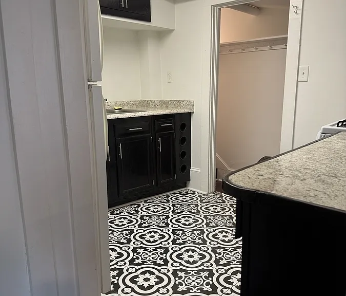1021 W End Blvd #4 — Photo 6