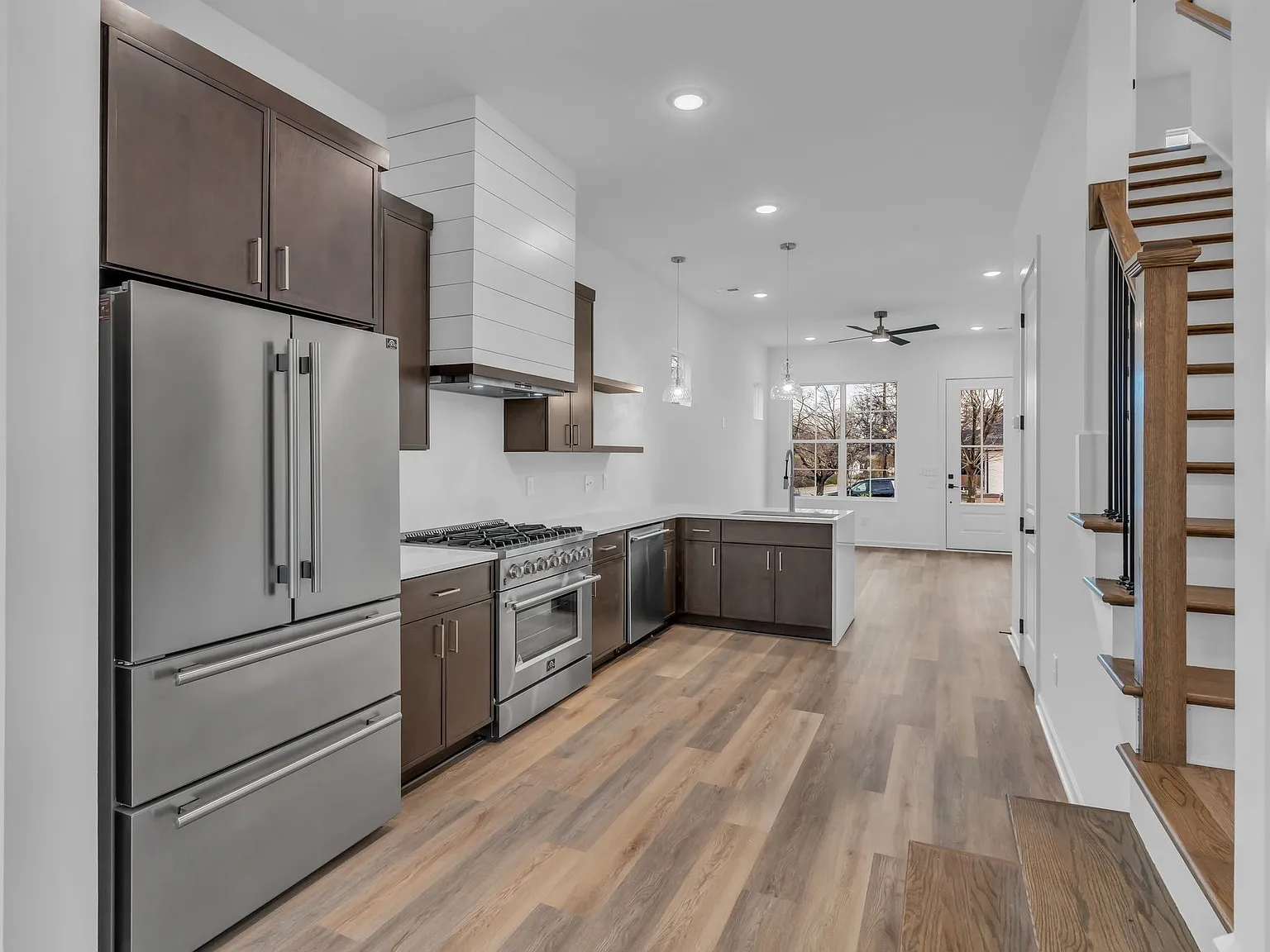 4 bed, 2.5 bath, 725 sqft, $2,800 — Photo 4
