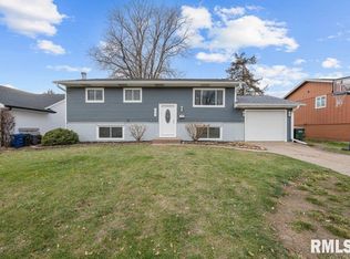 2042 N Gayman Ave, Davenport, IA 52804