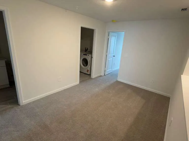613 Salisbury Cir — Photo 23