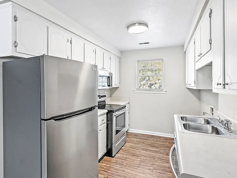 Lexington Drive -209 — Photo 9