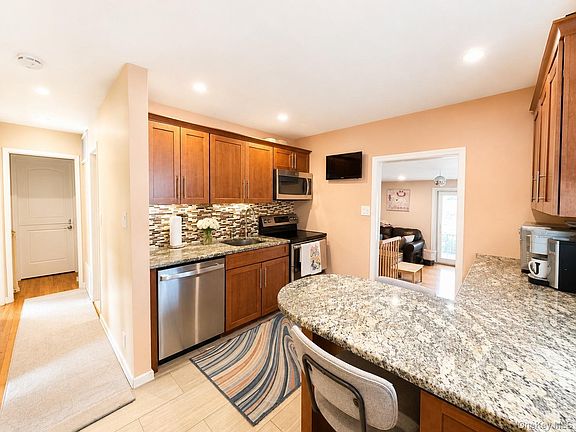 5th image of 183 Lee Avenue