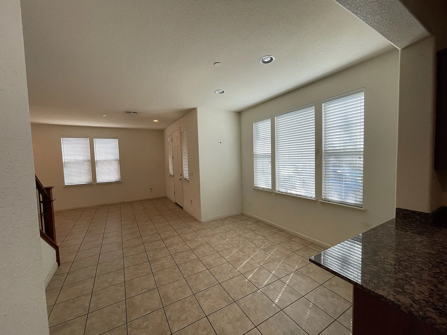 4 bed, 2.5 bath, 1941 sqft, $3,000 — Photo 3