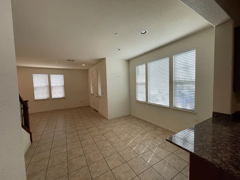 130 Barnhill Dr — Photo 3