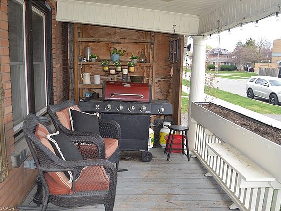 3rd image of 73 Talbot St S