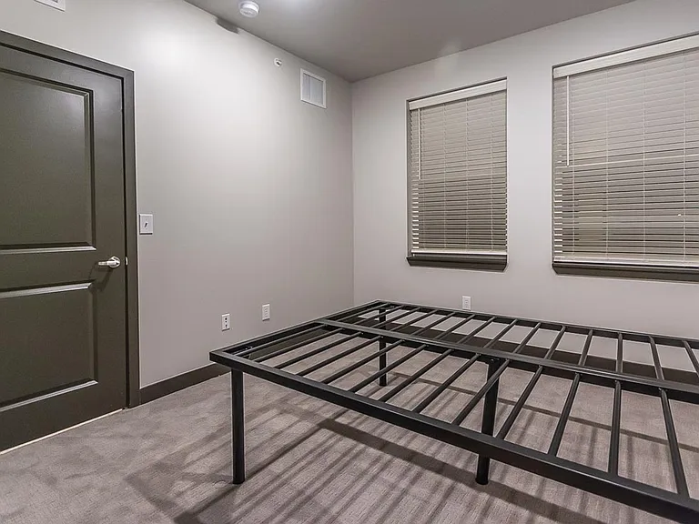 The Bentley Apartments — Photo 108