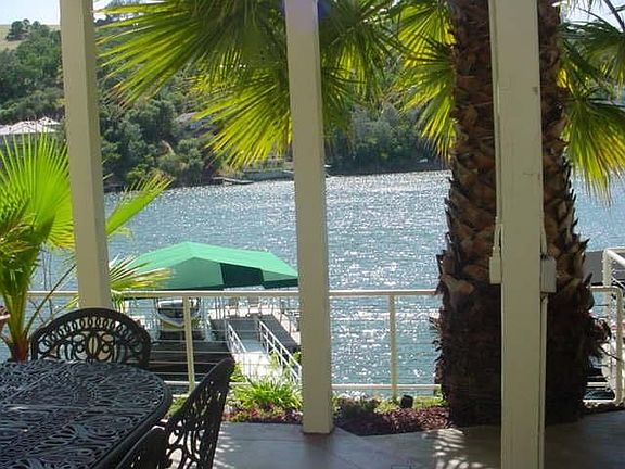 2nd image of 1089 Shoreline Dr