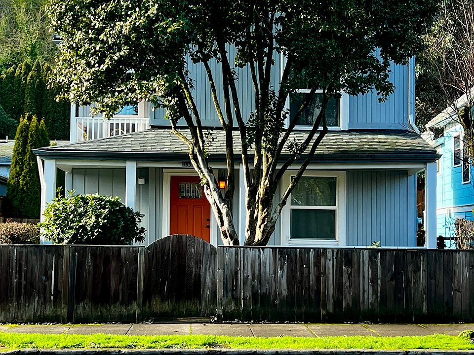 Charming Bungalow on a quiet tree-lined street