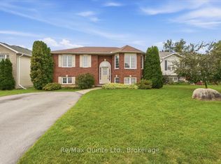 6 Chisholm Sq, Belleville, ON K8N 5Z4