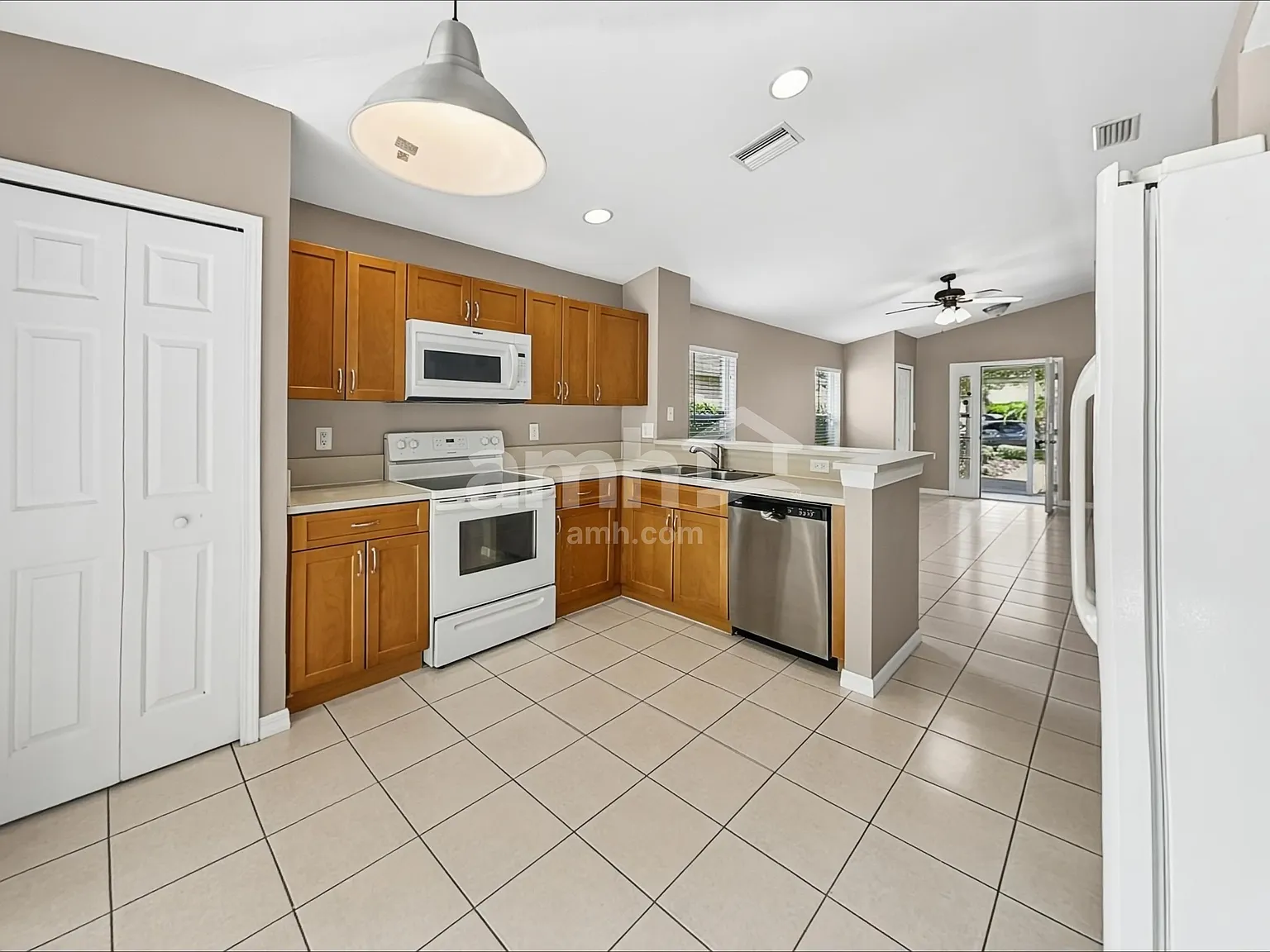 3 bed, 2.0 bath, 1160 sqft, $1,975 — Photo 3