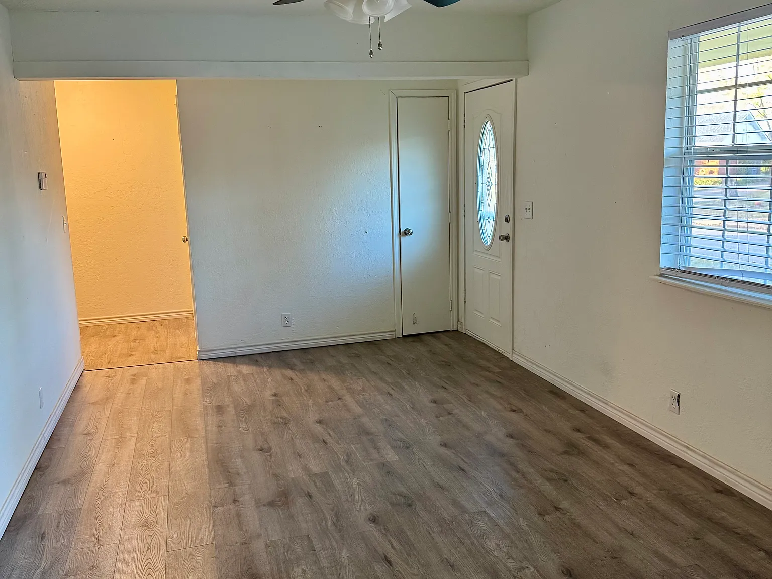 3 bed, 1029 sqft, $975 — Photo 2