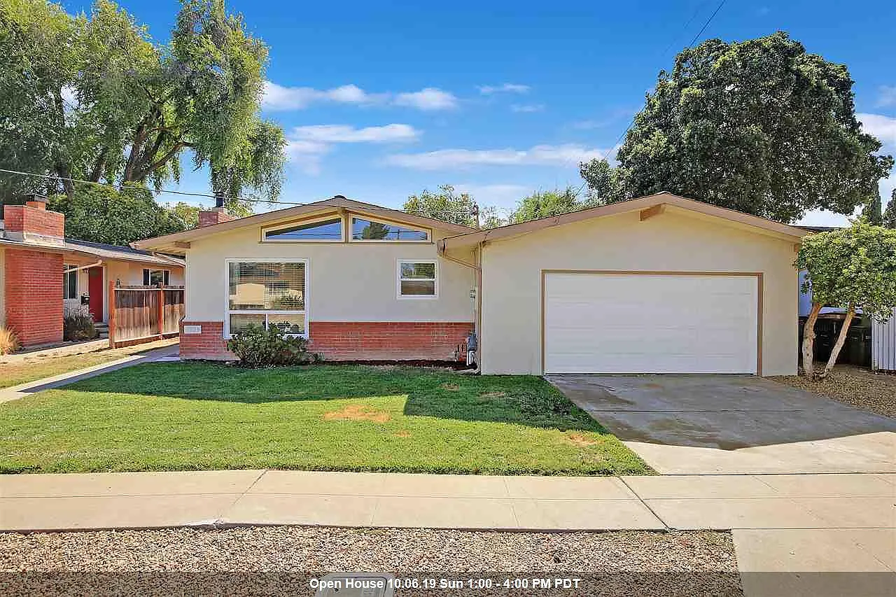 1323 Spruce St photo 1