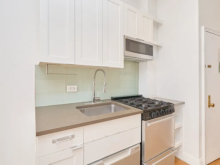 321 E 78th St #3B — Photo 2