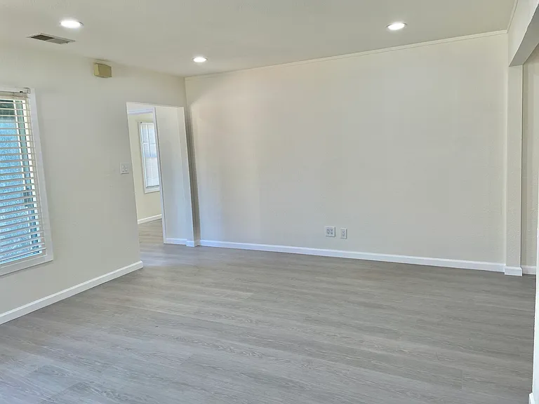21421 Rizzo Ave — Photo 7