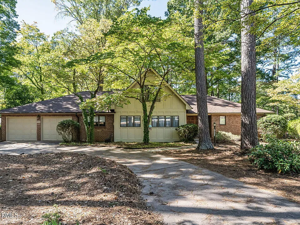 1906 Wedgewood Dr