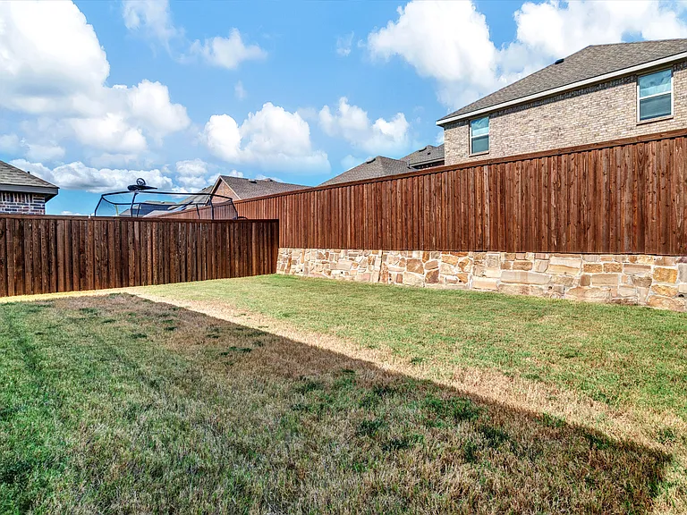 3233 Grimaldo Dr — Photo 9