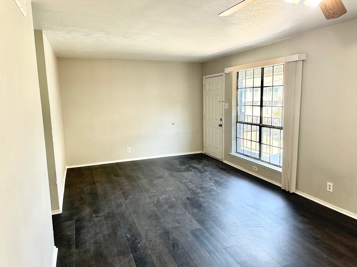 Building Photo - 2221 Stella St #4