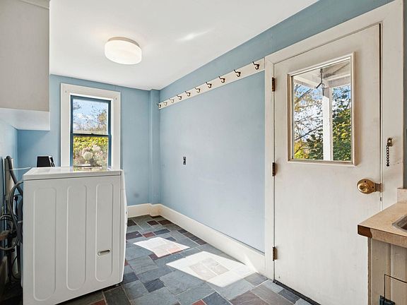 3rd image of 33 Church Street