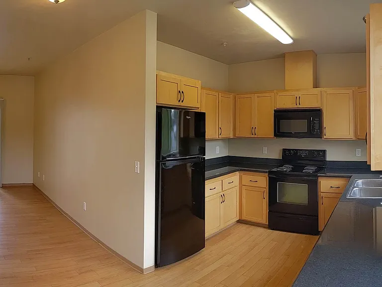 Unit #4 - Kitchen Unit #4 - Kitchen
