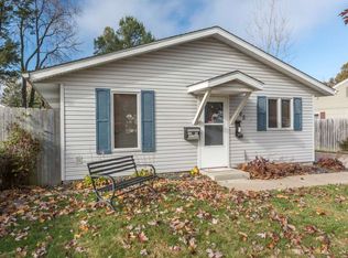 965 40th St, Moline, IL 61265