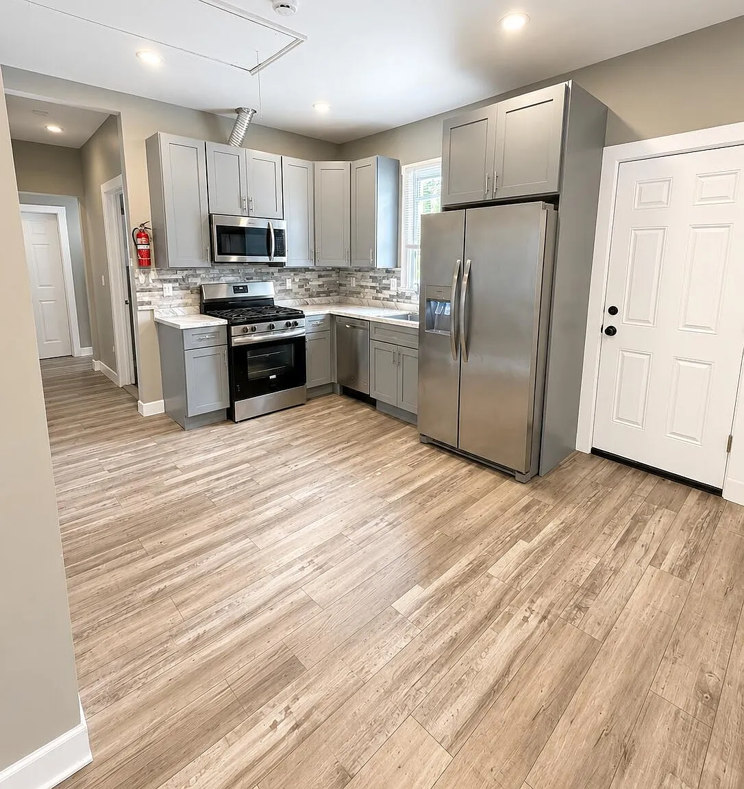 3 bed, 996 sqft, $3,900 — Photo 4