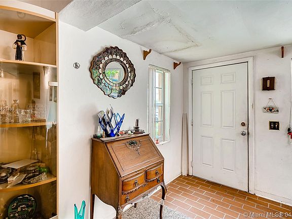 4th image of 1051 Swan Ave
