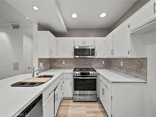 24123 Del Monte Dr Unit 101, Santa Clarita, CA 91355