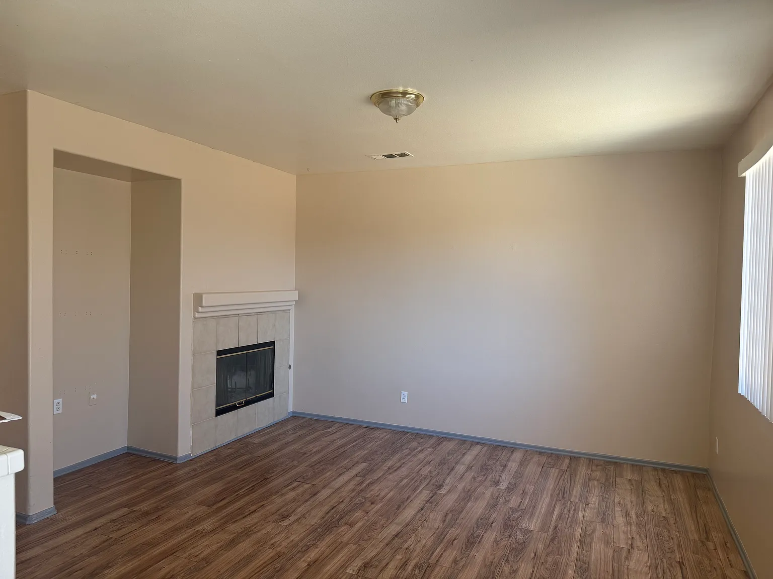 5 bed, 2100 sqft, $3,000 — Photo 3