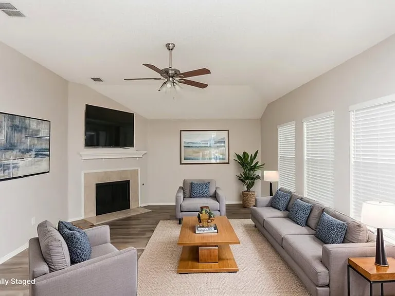 1203 Hampton Dr — Photo 7