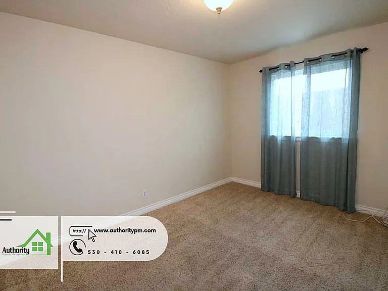 808 Springer Dr — Photo 11