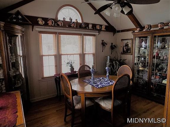 3rd image of 34 Bedford Dr