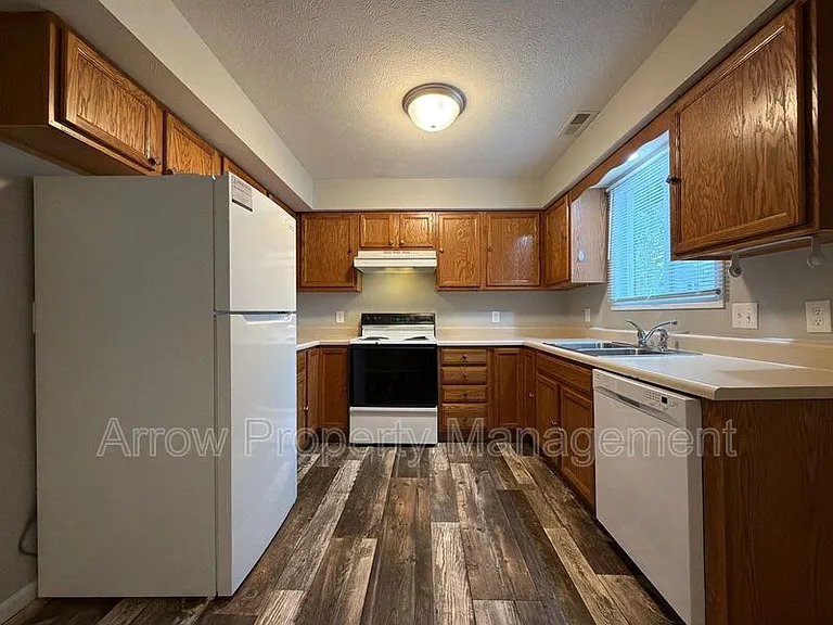 535 S Oak St #3 — Photo 6