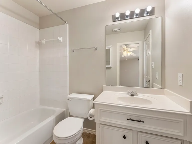 Private en-suite bathroom