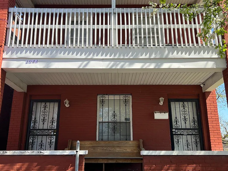 1043 S Jackson St — Photo 2