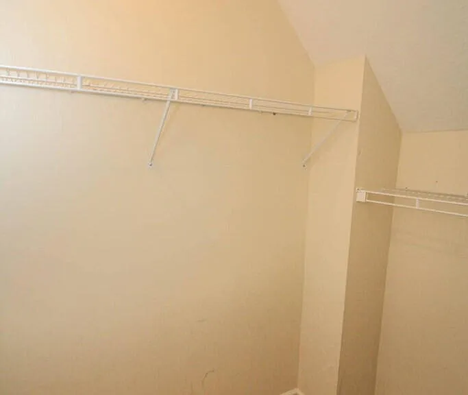 246 Farmington Dr W — Photo 38