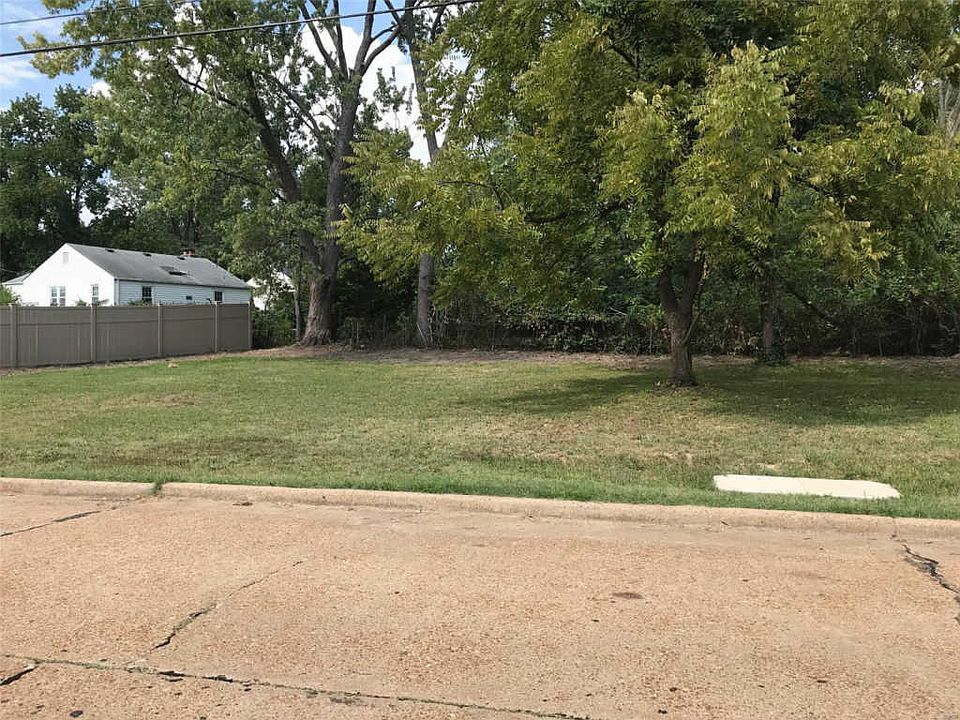 1st image of 121 Grand Ave
