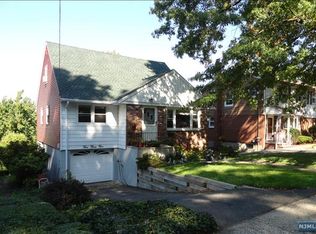 535 Oak St, Ridgefield, NJ 07657