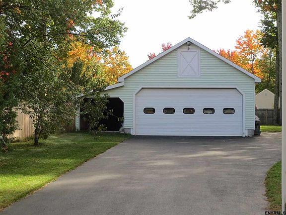 3rd image of 5 Deerfield Pl
