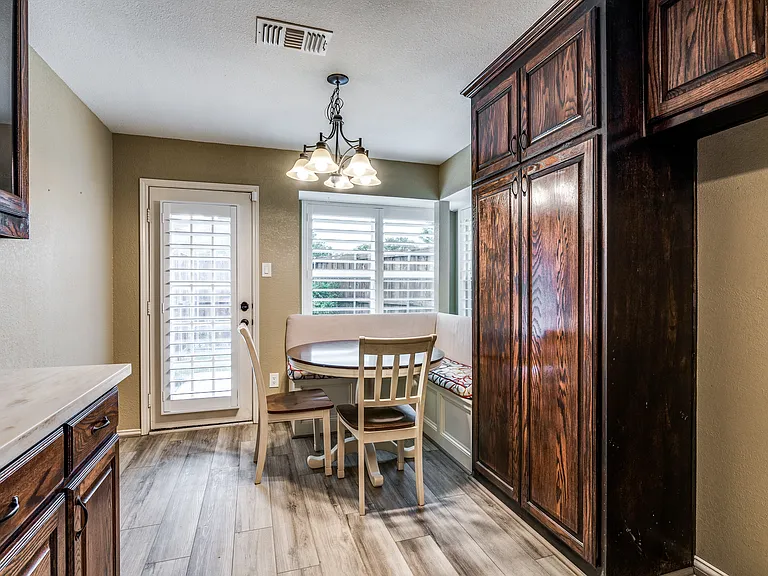 524 Raintree Cir — Photo 12