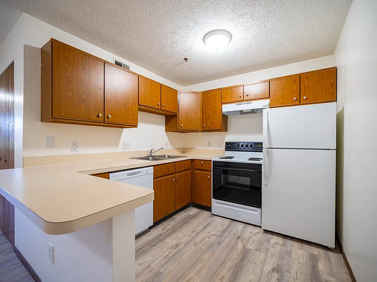 Sumner Point Apartments — Photo 12