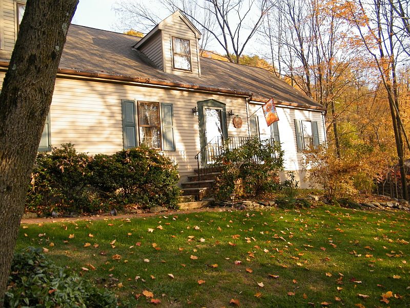 1st image of 10 Tompkins Ct
