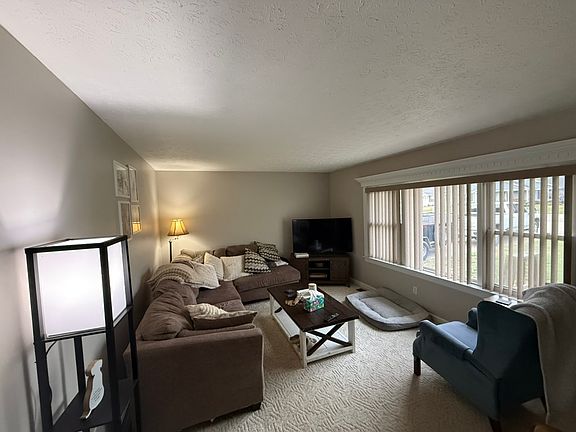 5th image of 938 Skyside Dr