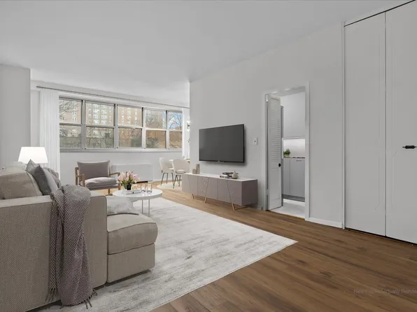 555 Kappock Street image 1 of 16