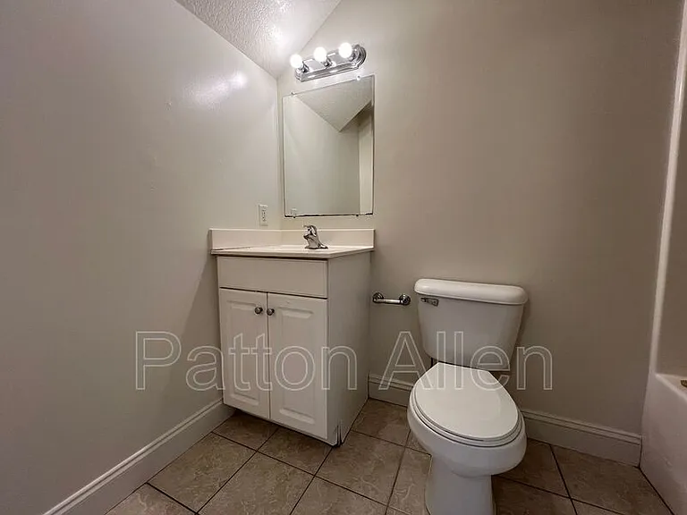 43 Ravenscroft Dr #4 — Photo 13