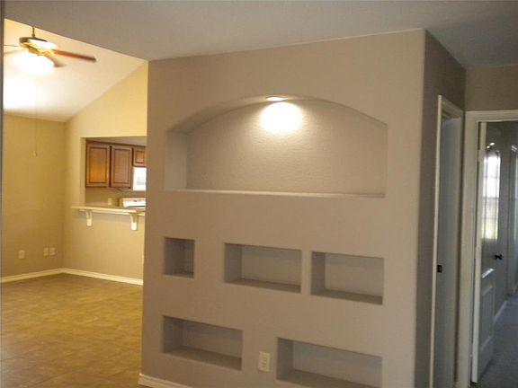 2nd image of 3215 Lauren Oaks Ln