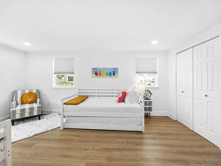 515 E Scott St — Photo 21