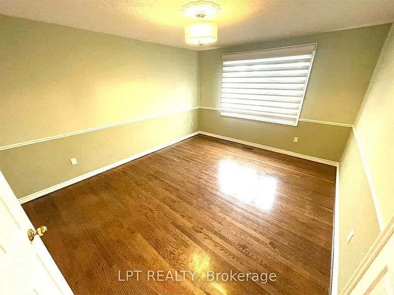 31 Glenayr Rd — Photo 12