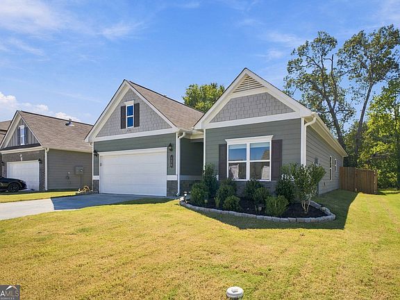 3rd image of 176 Graham Cir