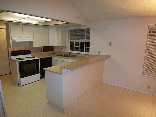 3rd image of 6819 Hunt St NW